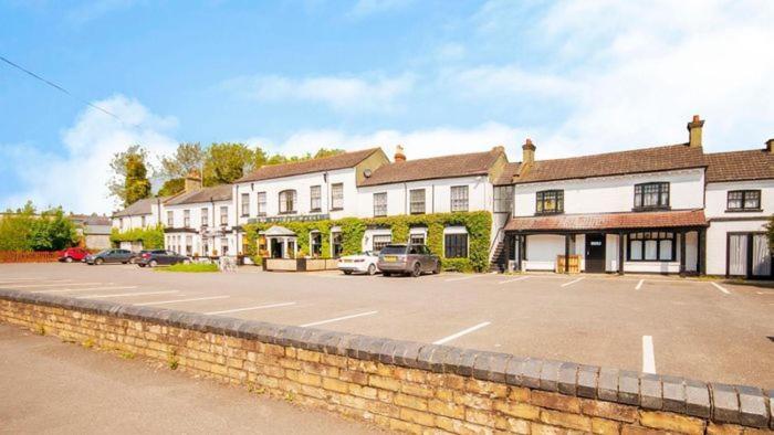 The Bridge Hotel Thrapston  Exterior photo