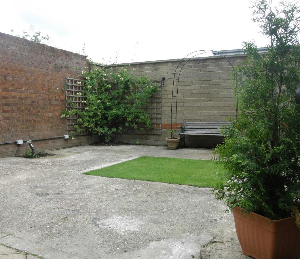 The Bridge Hotel Thrapston  Exterior photo